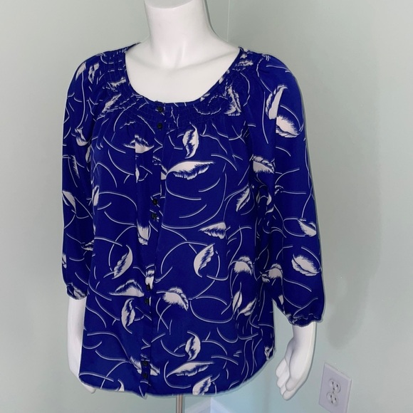 Yumi Kim cobalt & white leaf printed button front blouse size medium - Picture 1 of 6